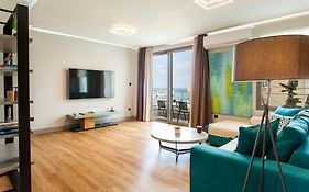 Minimal Loft Art With Sea View Over Heraklion Harbour